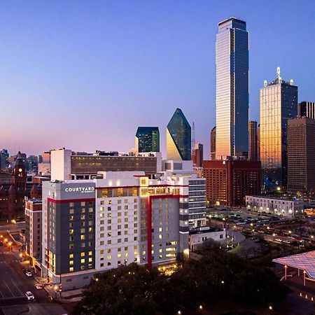 Courtyard By Marriott Dallas Downtown/Reunion District Hotel Exterior photo