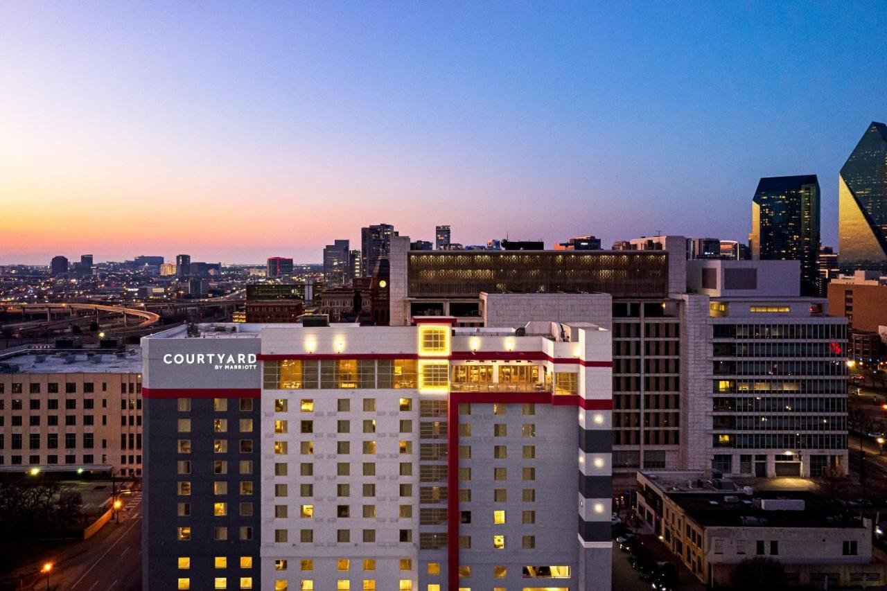 Courtyard By Marriott Dallas Downtown/Reunion District Hotel Exterior photo